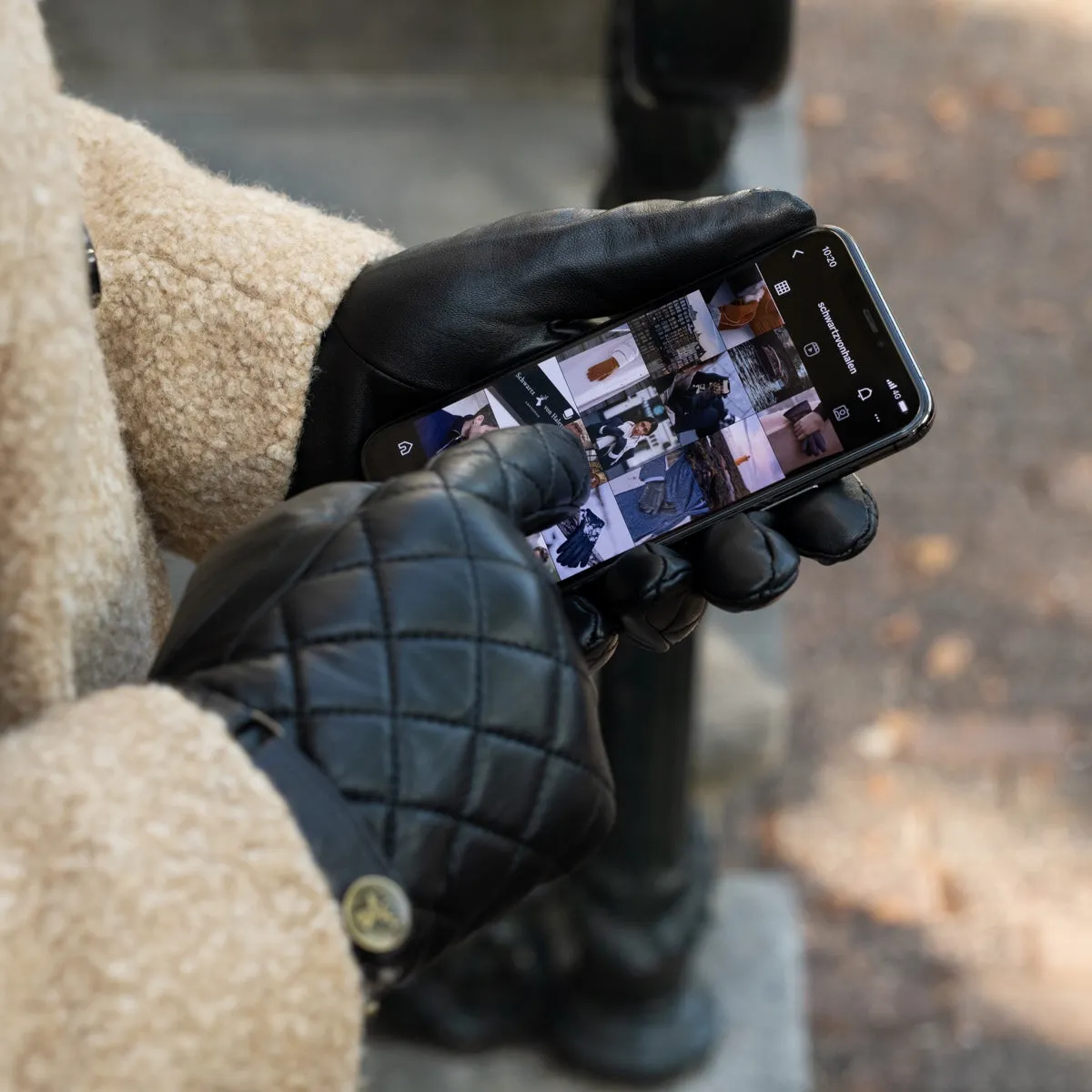 Smith (black) - sheepskin leather gloves with snaps & touchscreen feature